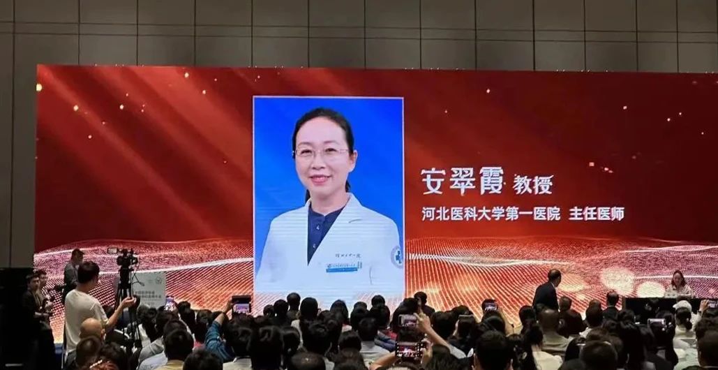 河北医大一院精神卫生中心师生携手在国家级会议上双双获奖